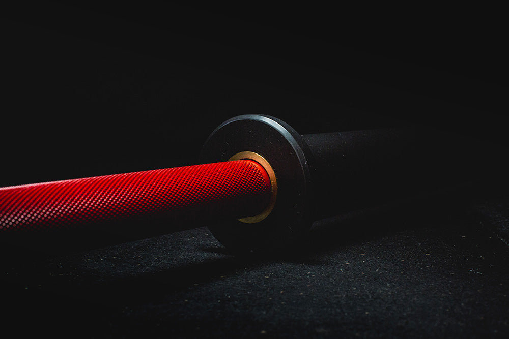 The Infinity Bar is a hybrid Bodybuilding and Powerlifting barbell. This images presents a close-up view of the grips on the bar.